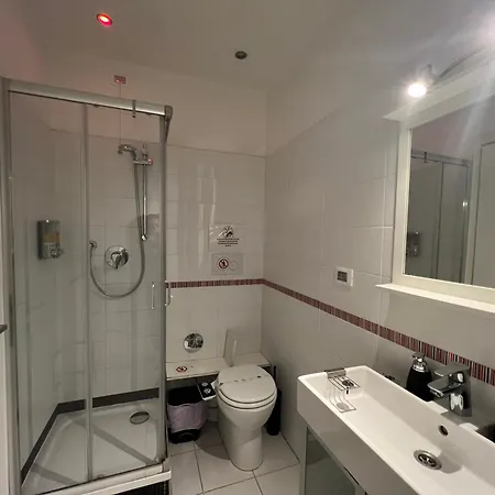 Whatshouse 3* Roma