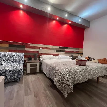 Whatshouse 3*