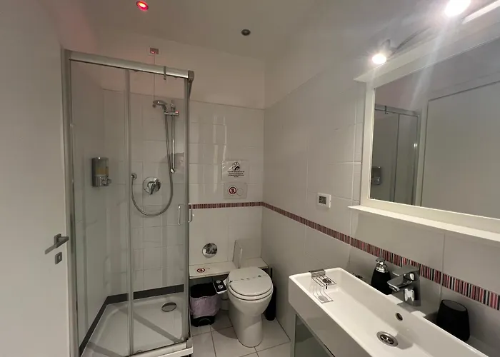 Whatshouse 4* روما